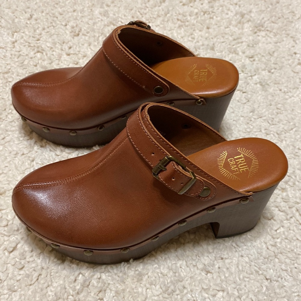 True Craft size 7.5 clog worn once